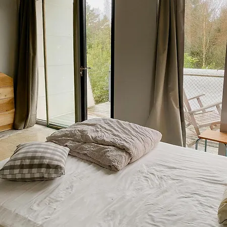 Дом отдыха Unique With War Bunker In