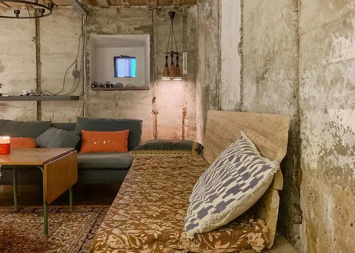 Unique With War Bunker In Hébergement de vacances